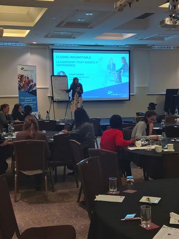 Vineti facilitating a corporate leadership roundtable session